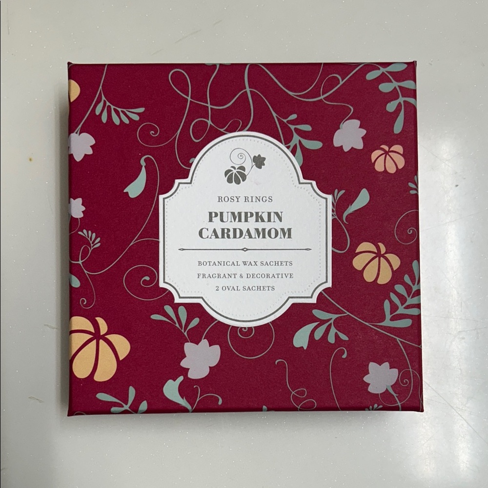 Pumpkin Cardamom Botanical Wax Sachets - Red and Gray